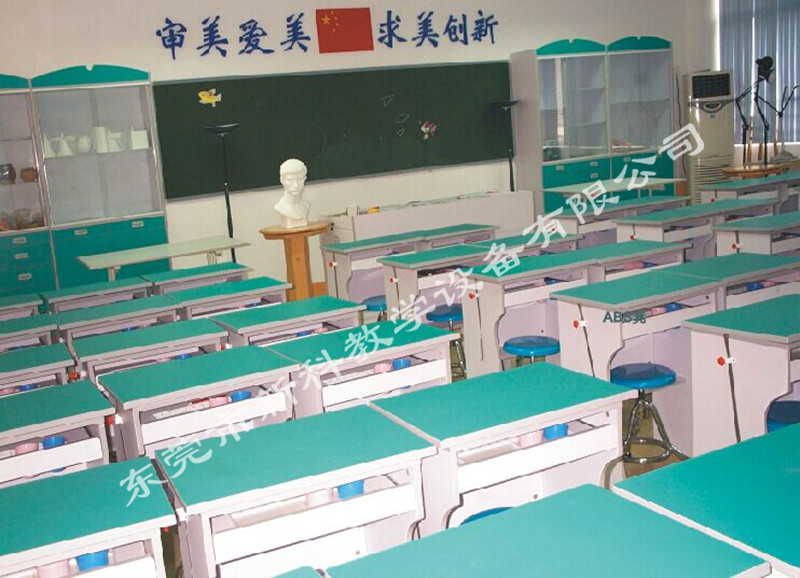 <a href='/' target='1' style='font-size:18px; font-weight:bold; color:#000000;'>美術(shù)室</a>設備