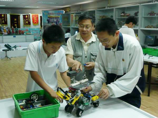 <a href='http://www.whcydz.cn/chanpin/60-1.html' target='1' style='font-size:18px; font-weight:bold; color:#000000;'>機(jī)器人功能室</a>